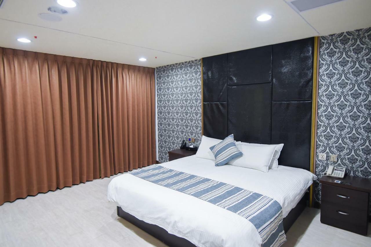 Hosin Hotel Taizhong Zewnętrze zdjęcie